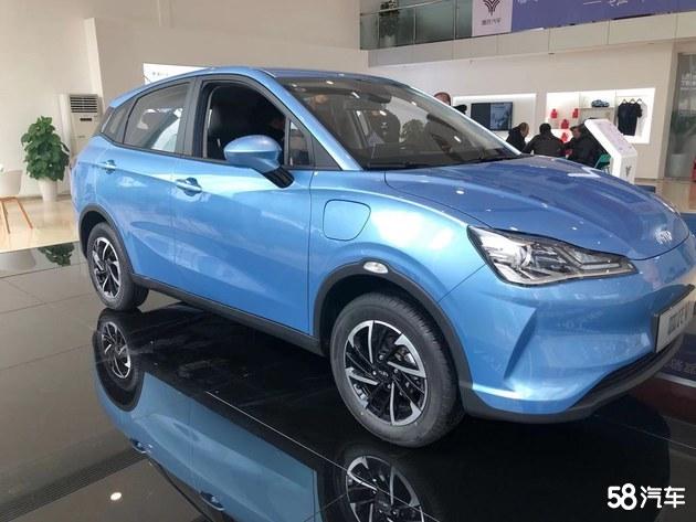 实拍全新上市哪吒v 小型新能源suv