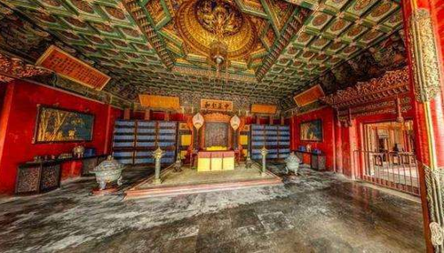 为何故宫养心殿常年潮湿阴冷?专家挖开地砖,被古人的智慧折服