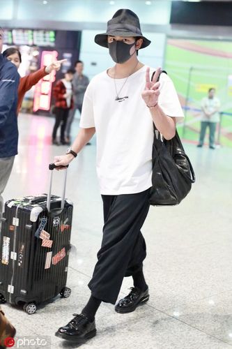 想把陈柏霖这套街拍look全套复制给男友!