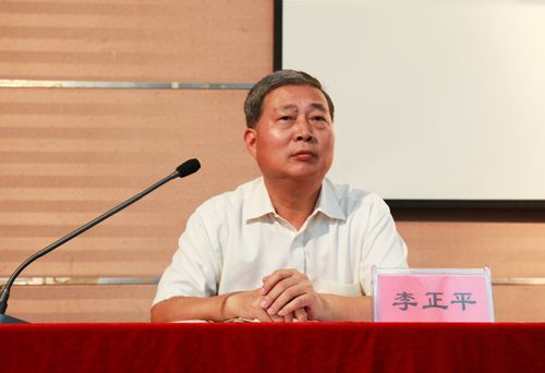 市委宣传部副部长,市文明办主任李正平主持开班仪式.
