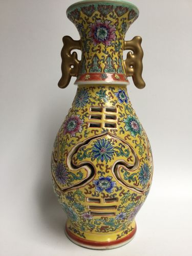7号拍品: 大清乾隆年制粉彩描金转心瓶,高35.