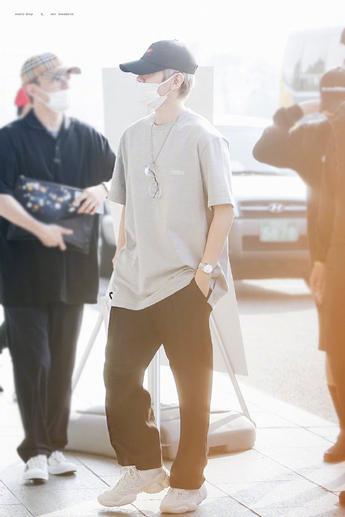 我发现了个博客:边伯贤机场照整理博