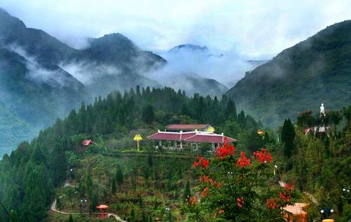凤县,隶属于陕西省宝鸡市,位于陕西省西南部,东与太白县毗邻,南与汉中