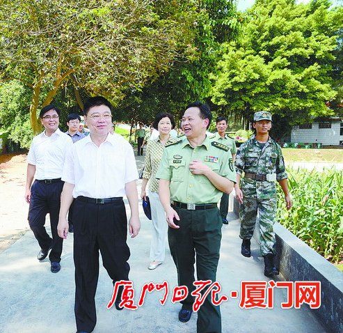 王蒙徽裴金佳等市领导分路走访慰问驻厦部队官兵