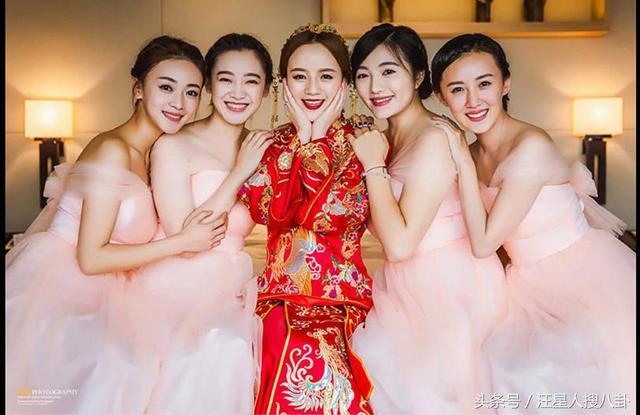 各种姿势摆拍,各种美!人群中只有你