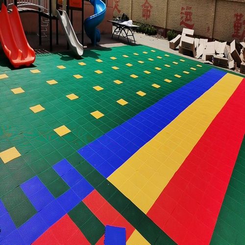更新:桂林市老年公寓悬浮地板防滑湘冠体育厂家
