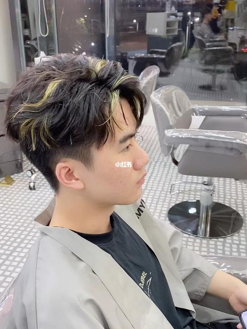 男生小卷烫发_烫发_发型_男士烫发_染发_设计_中分_高德置地广场·春