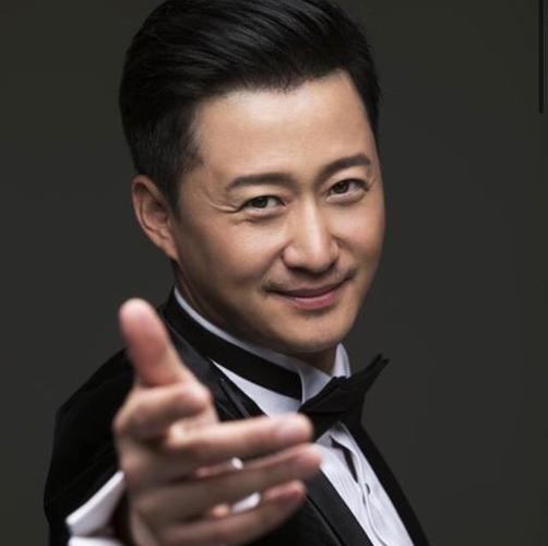 47岁吴京旧照曝光!浓眉大眼不输小鲜肉,谢楠初中就喜欢他?