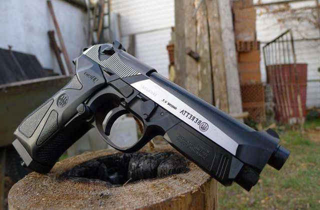 原创全球最帅气的手枪:第1单造价就3000万,第2战场不用训练抢着用