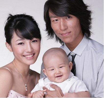 白百何和"丑老公"陈羽凡及儿子罕见全家福曝光