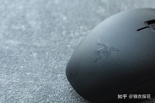包装风格依旧是雷蛇特色的黑绿搭配风,低于60g的体重,蓝牙 2.