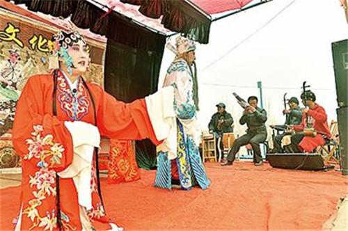 青岛即墨柳腔世家闹新春 下乡送戏敬老院义演群众称赞