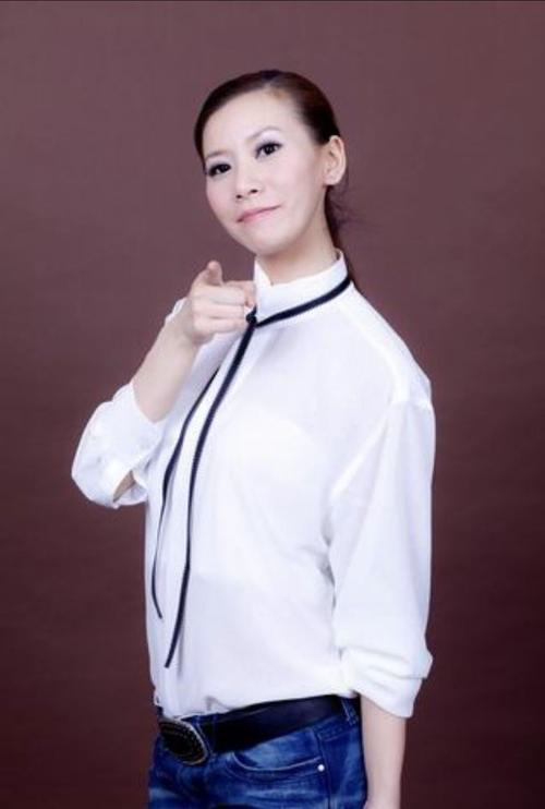 被电视台处罚的六个主持人中,房海燕最受网友关注