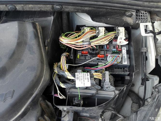 发动机舱保险盒