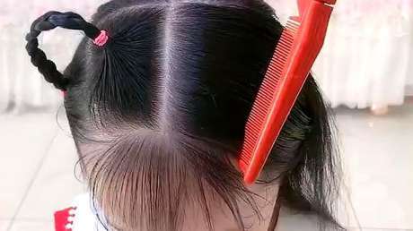 今年很火的儿童编发发型,头发多少都能扎,绝对潮流!