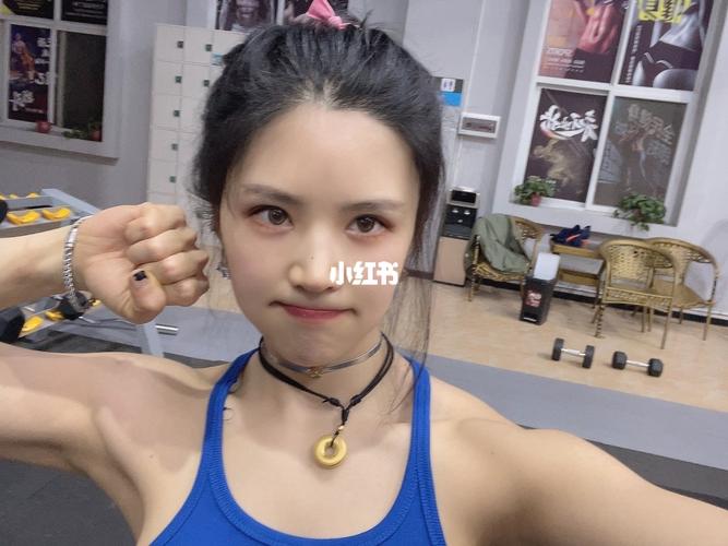 又一个美丽的小姐姐喜提超级爆炸的2次元肌肉一身!