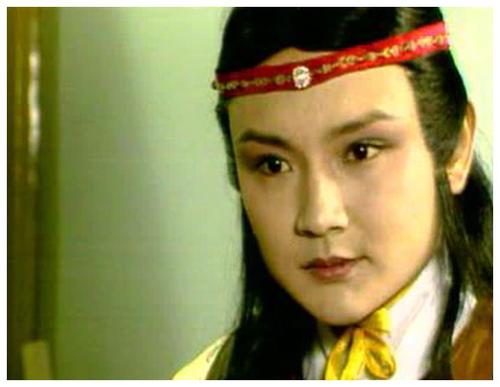 欧阳奋强女儿中戏毕业,一家三口罕见同框,女儿就是妈妈的翻版!