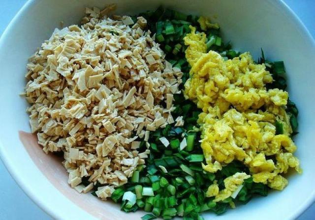 做饺子馅,是先放盐还是先放油?