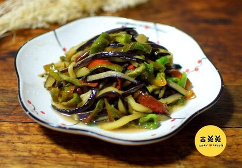 三,青椒炒茄子【配料】
