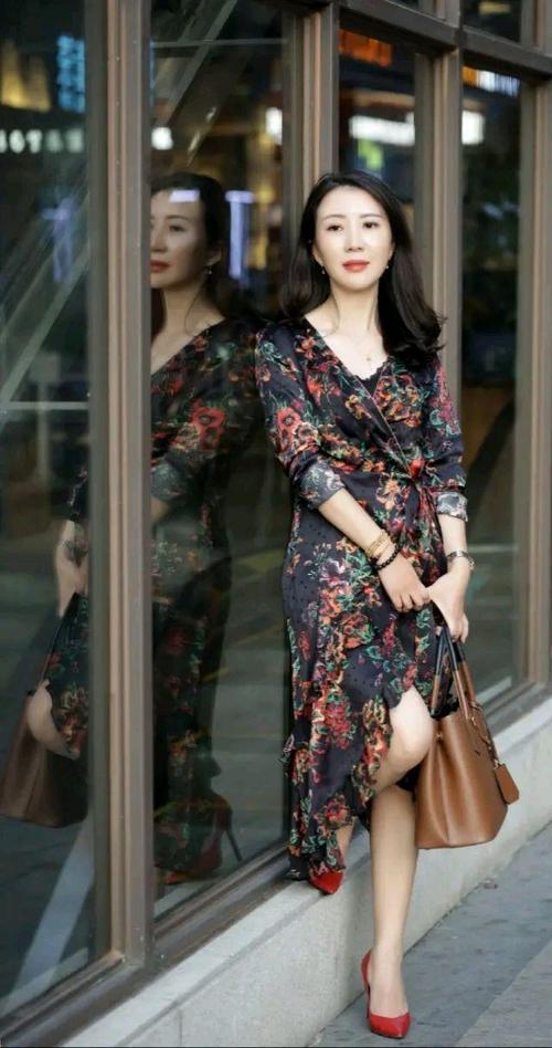 气质如兰,优雅知性美女