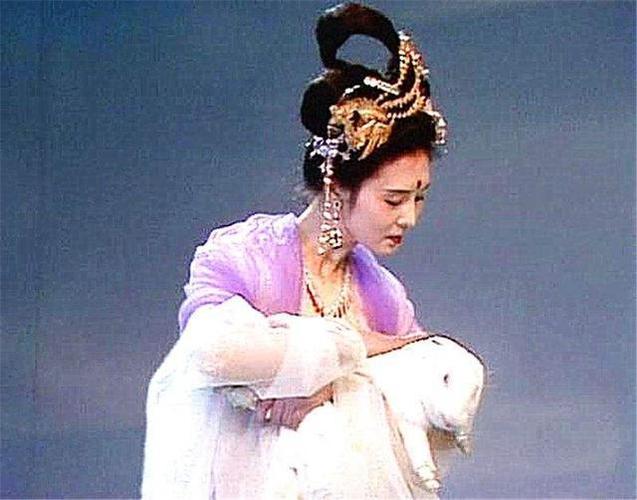 猪八戒调戏的并非真嫦娥?真身连孙悟空都要敬让三分