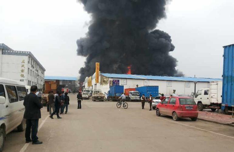 浙江东阳横店一影视器材基地发生火灾