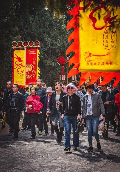 前段时间,网传太昊陵庙会期间,一个月摊位费拍出27.