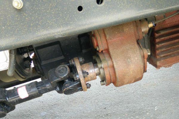 与发动机变速箱连接的取力器  700  带动水泵工作的传动轴 价格220