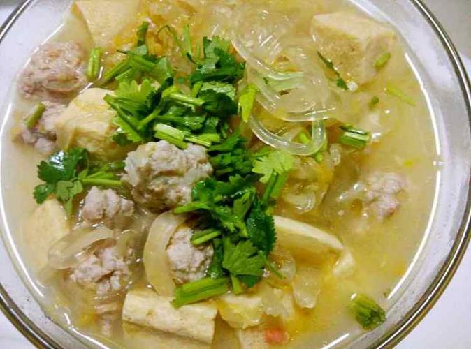 做法,酸菜丸子汤怎么做好吃,酸菜丸子汤的家常做法