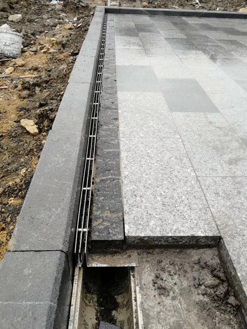 产品中心 树脂混凝土成品排水沟  线性成品排水沟组成: 成品排水沟,沟