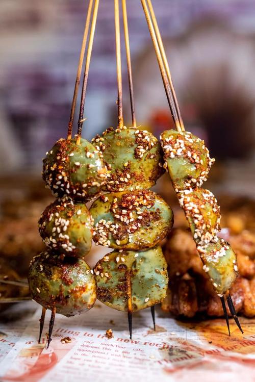 自制实蛋◆◆饺子皮烤的焦焦韧韧,咬开是酸菜猪肉馅儿.