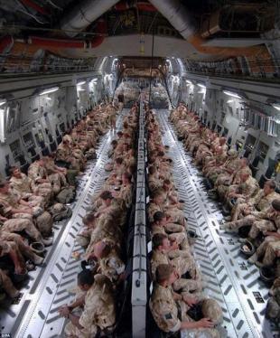 资料图:c17运输机内部.