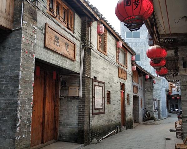 在岑溪市筋竹镇,历时三年的"百镇建设"工作,让这座千年古镇焕发出新的