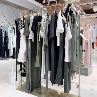 2020夏季深圳高端设计师品牌女装百搭上衣专柜***批发