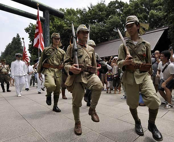 日本老兵"靖国神社走秀"令人心惊