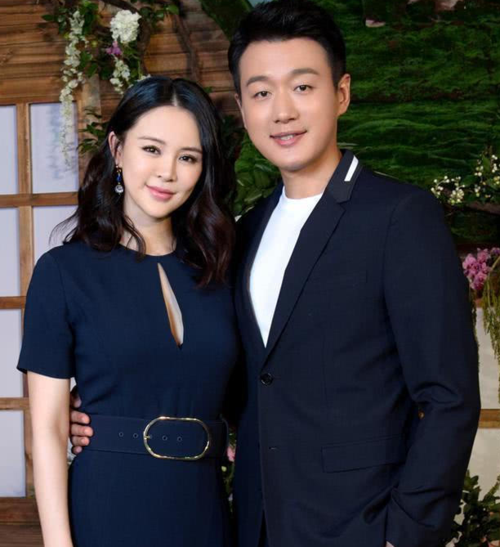 他出道时无车无房,将老师变妻子8年生3娃,如今成圈中模范夫妻!