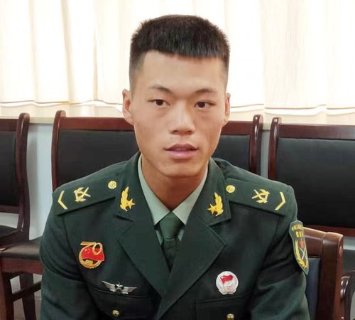 国庆阅兵护旗手曾嵘做客抚州市退役军人事务局