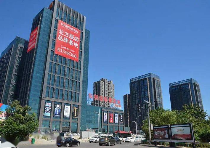 麦当劳总店盛大开业,东贸国际服装城加油助力_燕郊