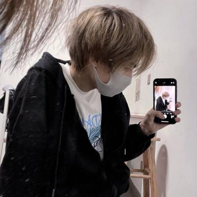 高清好看的男生冷酷帅野王真人头像图片