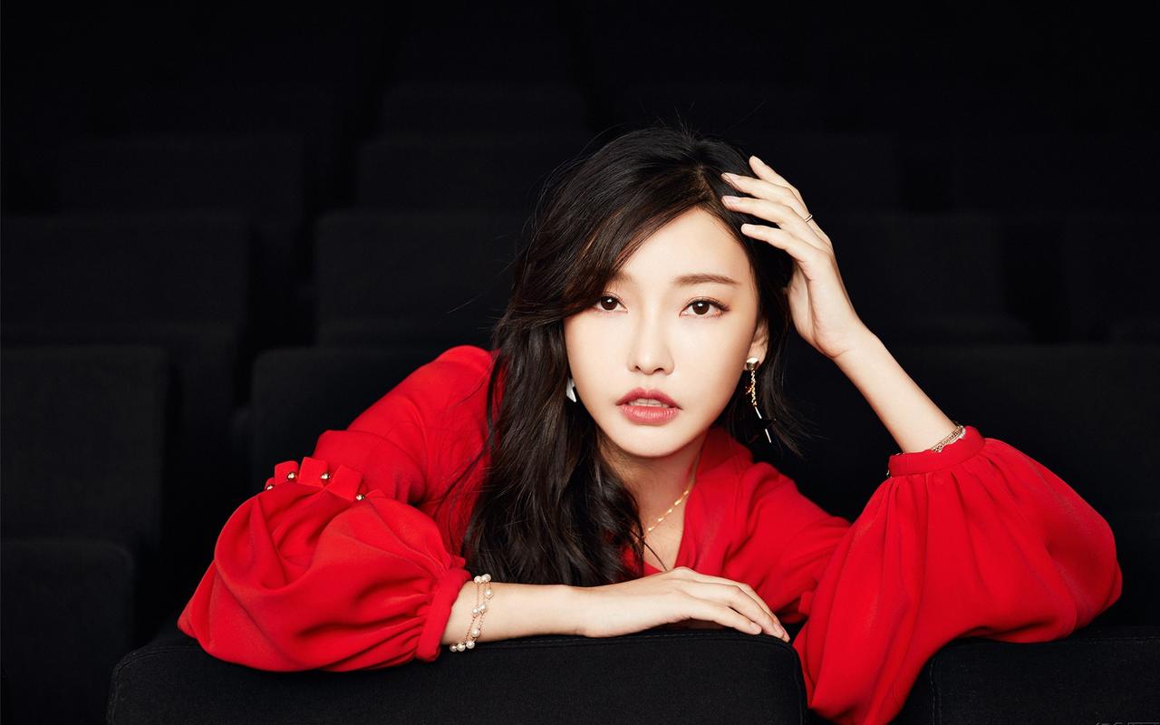 性感美女童菲诱惑高清桌面壁纸