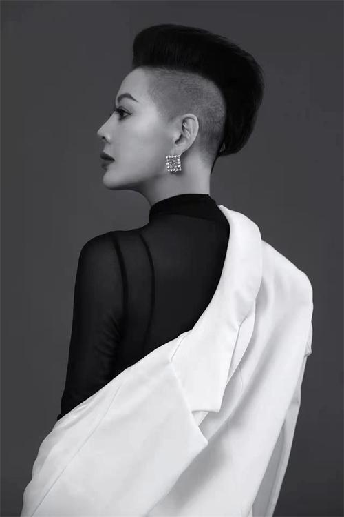 河南钻姐顶尖网红也要彰显社会正能量责任