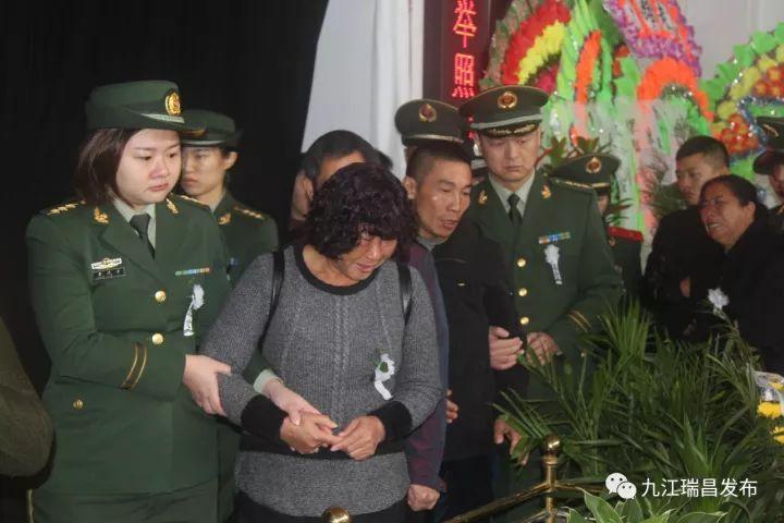马剑明介绍革命烈士鲁信的生平事迹江西省消防总队副总队长万德庭宣读