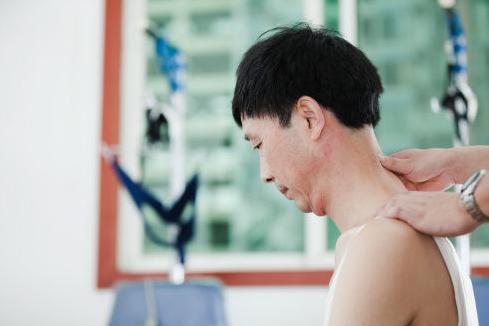 > 外科 > 骨科 > 颈椎病 > 治愈率 1,牵引角度:一般来说颈部自躯干