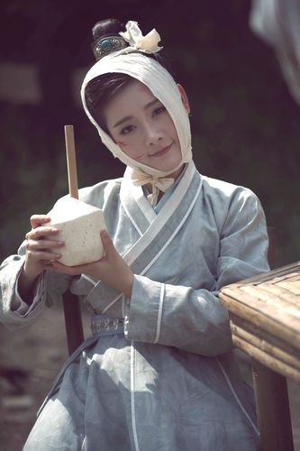孟璐《龙转乾坤》杀青 与粉丝频频互动超有爱