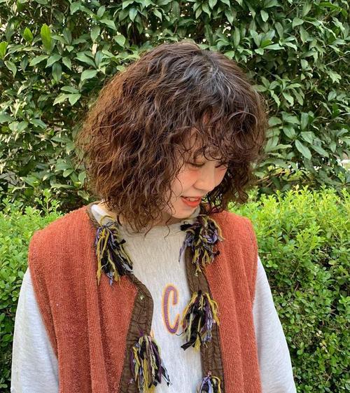 想换发型怎么剪蓬松短发波波头满头烫款款都不错