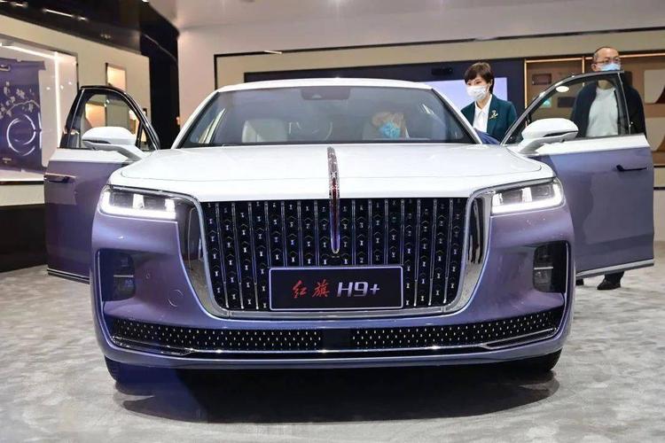 首批100辆新红旗h9 至尊定制购车签约,唐国强作为h9 首位车主惊喜亮相