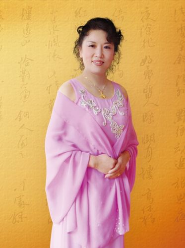赵秀敏,女,1965年10月出生,山东龙口人,吕剧艺术家,工青衣,师从著名