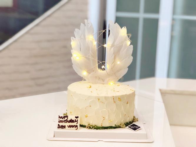 金箔天使翅膀蛋糕