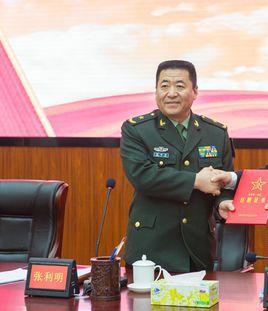 现任广东省委委员,常委,广东省军区司令员.