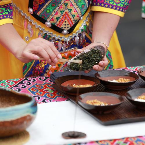 土家酥油茶制作艺术表演